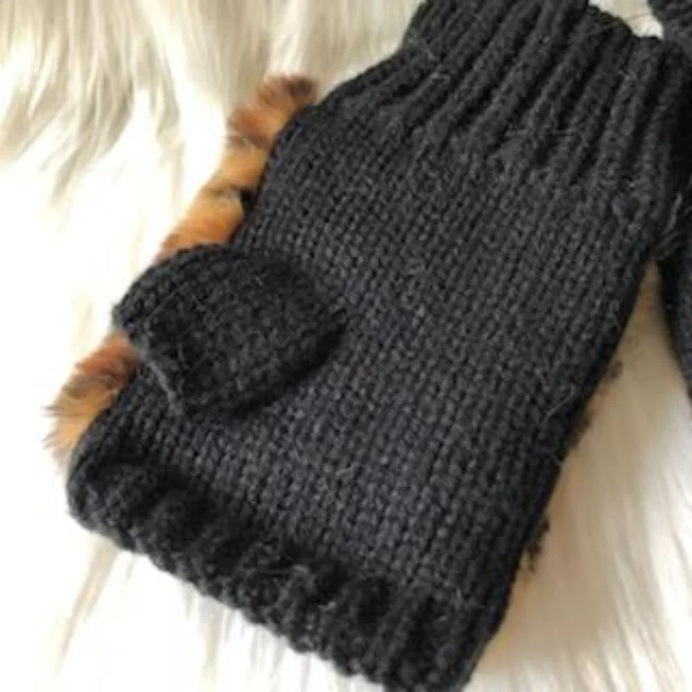 Surell Luxury Faux Fur Text Mittens & Phone Wristlet